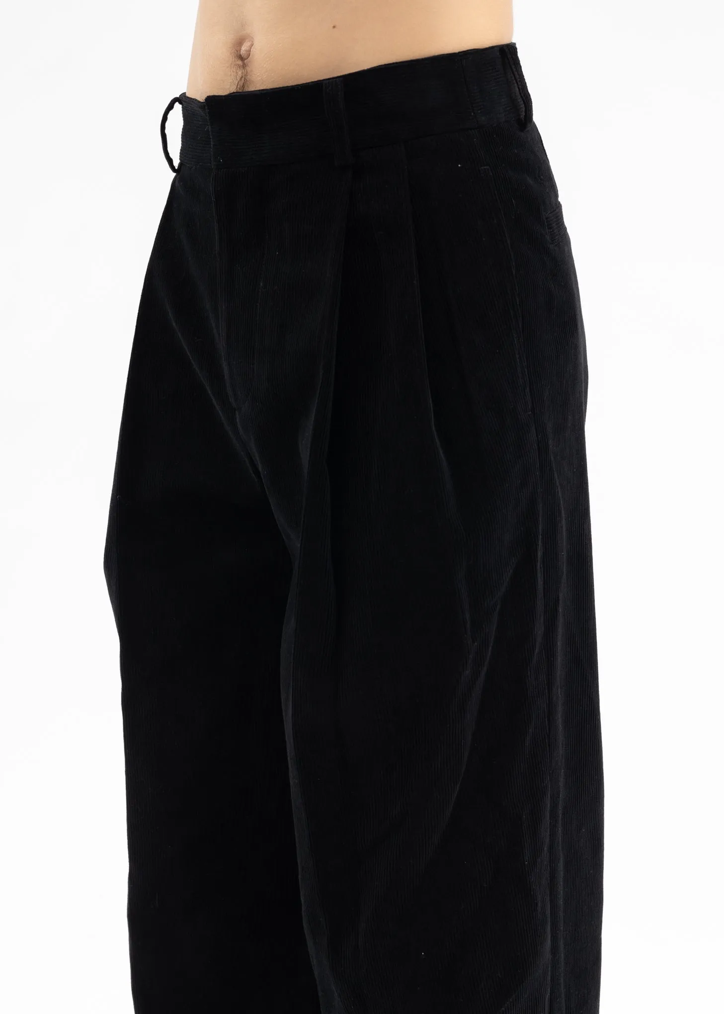 BLACK LOW-RISE CORDUROY TWO TUCKS WIDE FIT PANTS