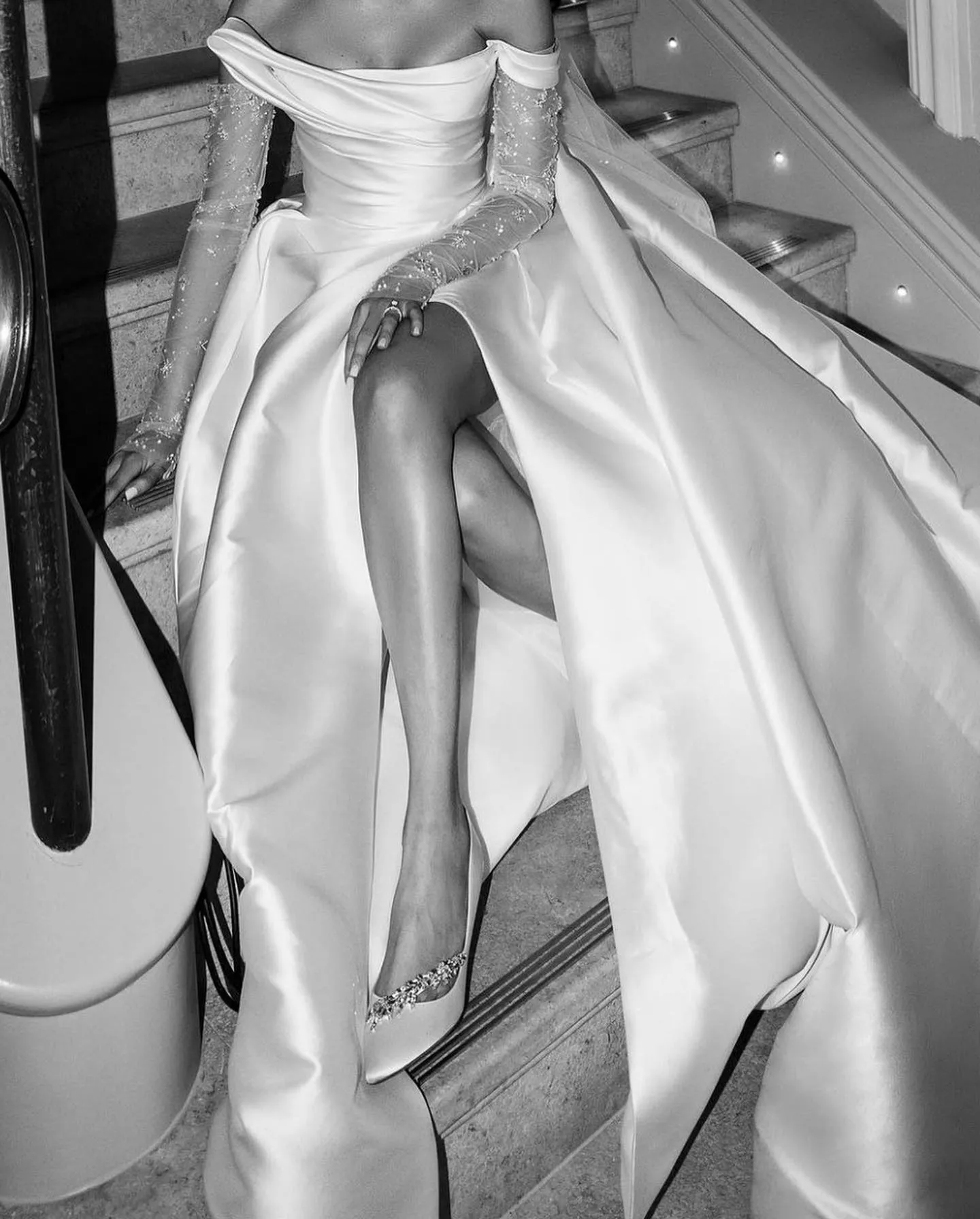 Elegant Pleat A Line Wedding Dresses White Side Slit Vestido De Noiva Sweetheart Women Satin Bridal Dresses Wedding Gown