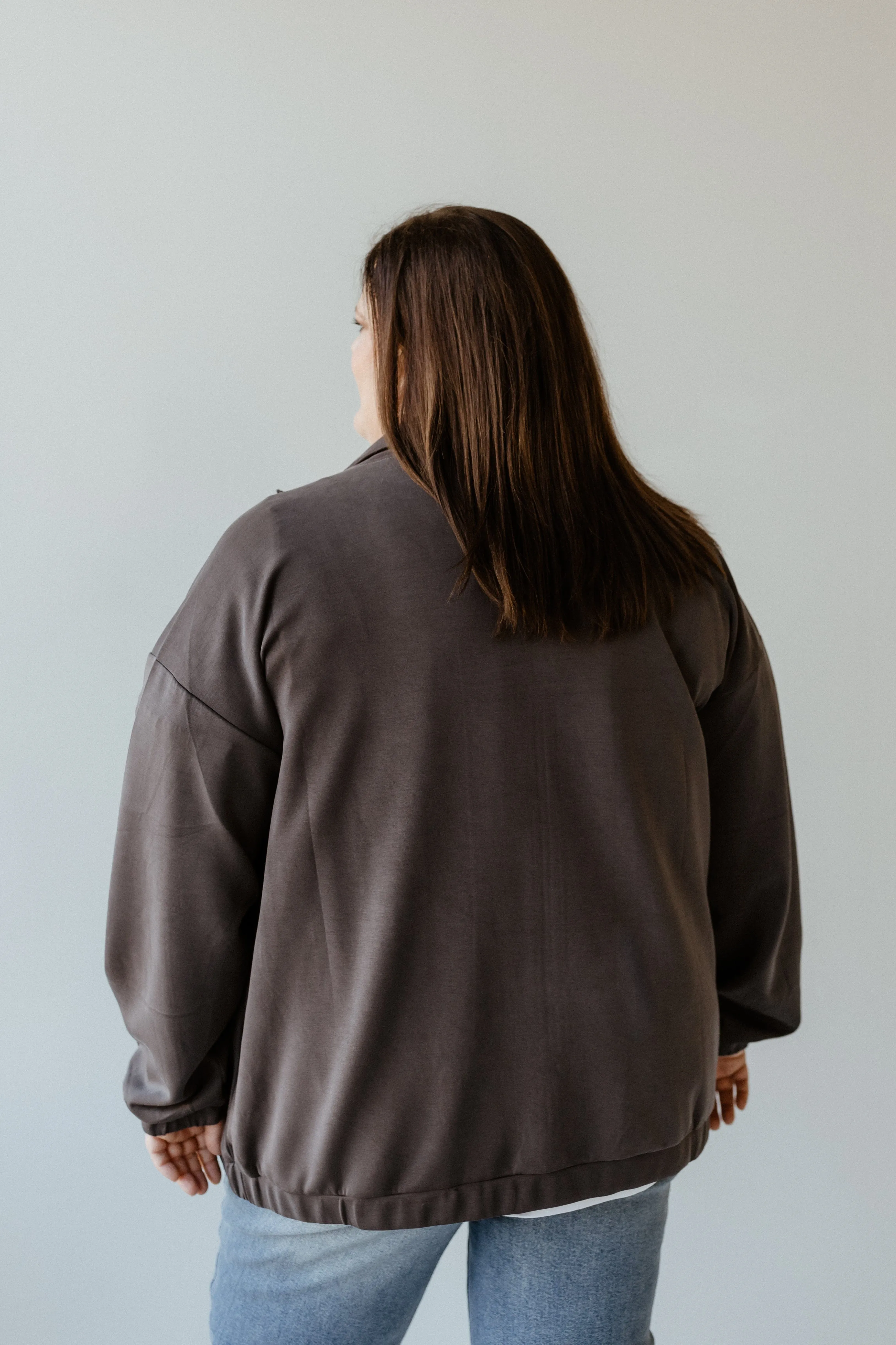 LIGHT AS AIR ZIP-UP JACKET IN URBAN CITYSCAPE