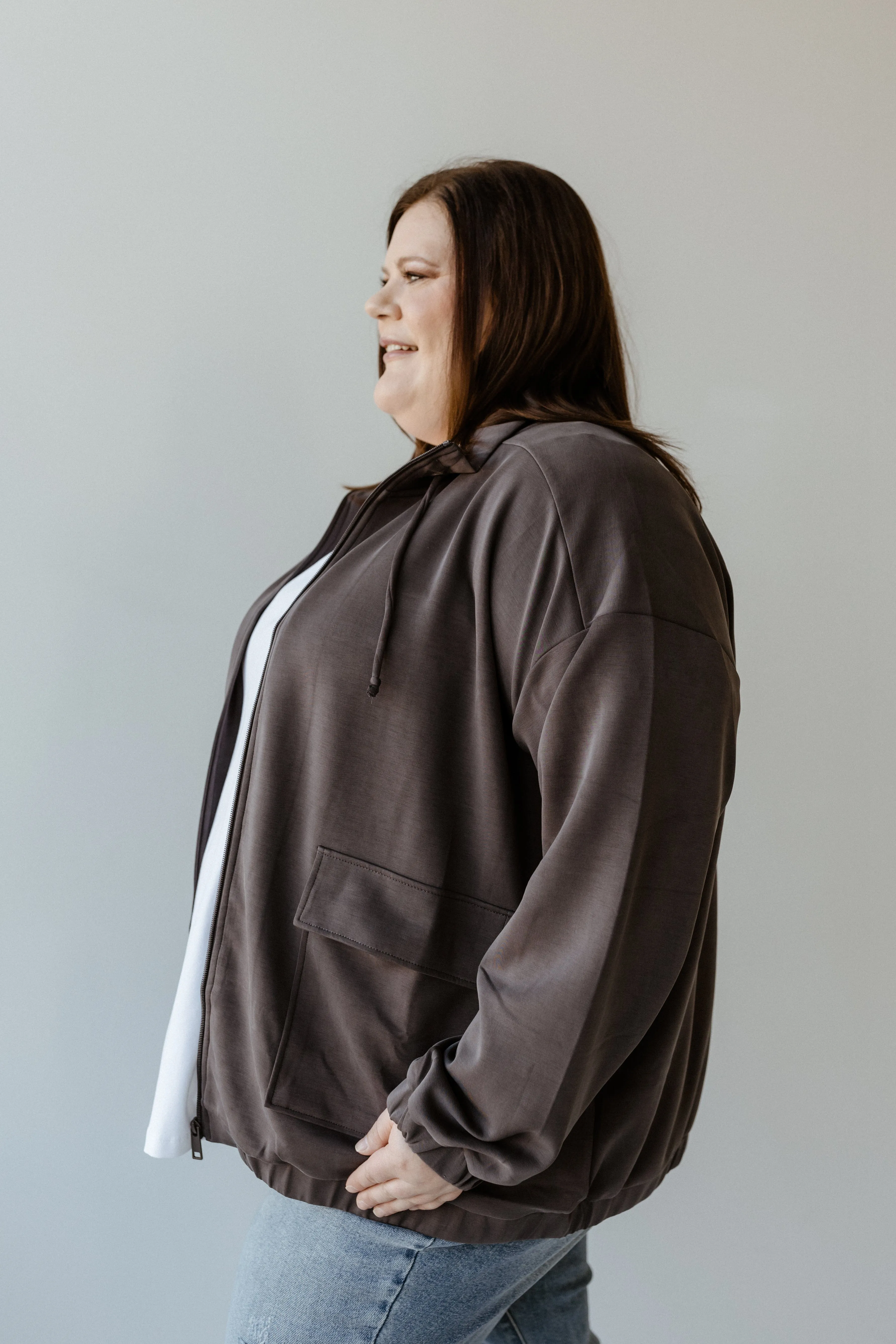 LIGHT AS AIR ZIP-UP JACKET IN URBAN CITYSCAPE