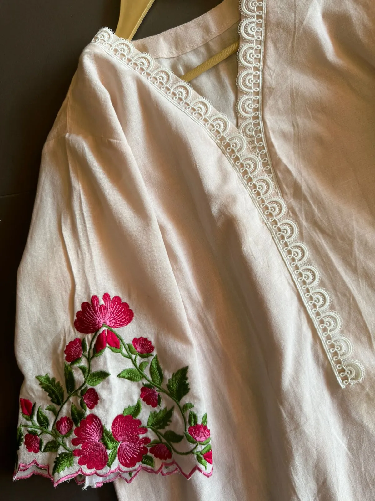Pure cotton linen stitched tunic with lace attached on the neckline and ghera