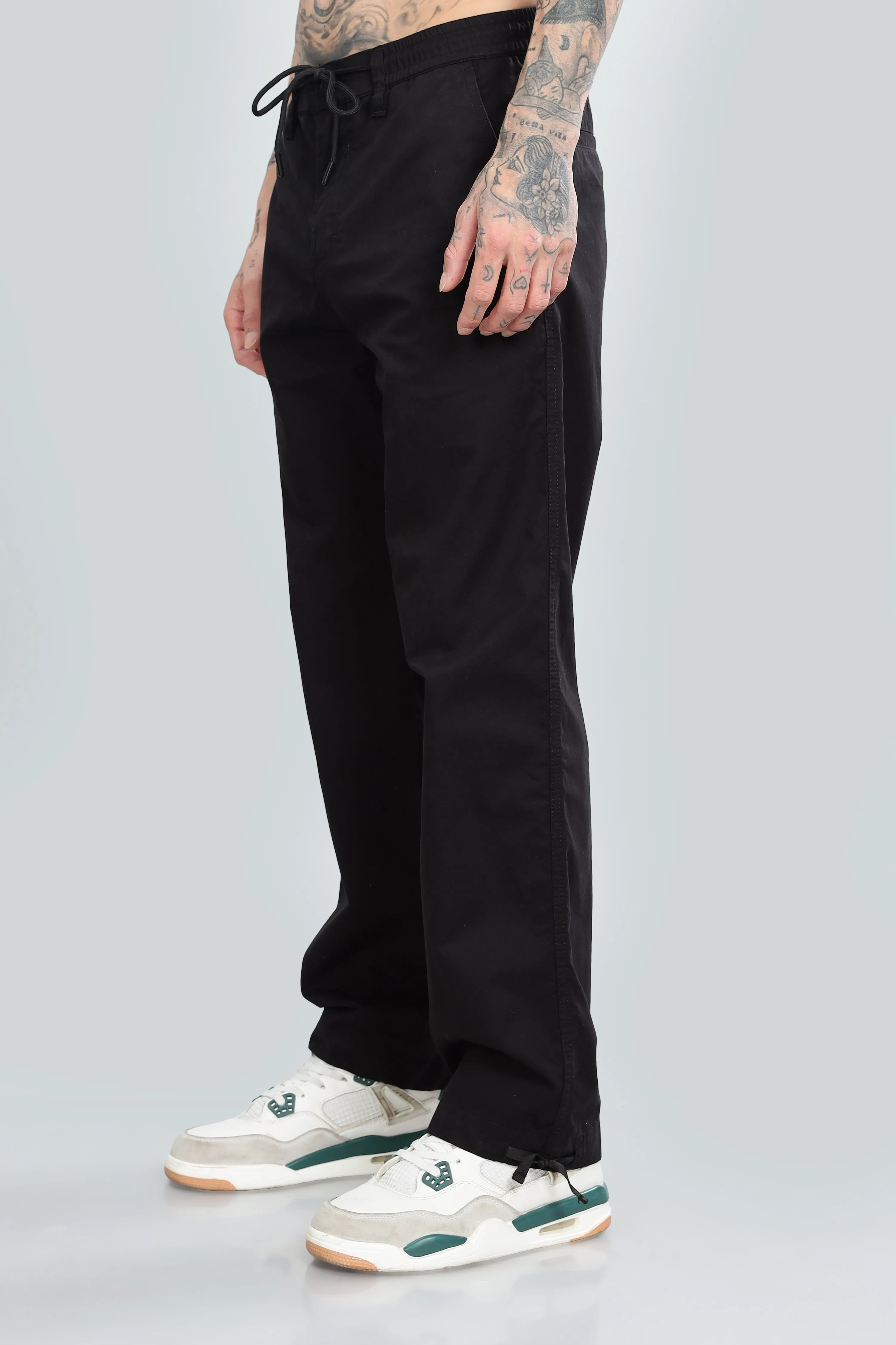 SAINTJONES BLACK STRAIGHT PANTS.