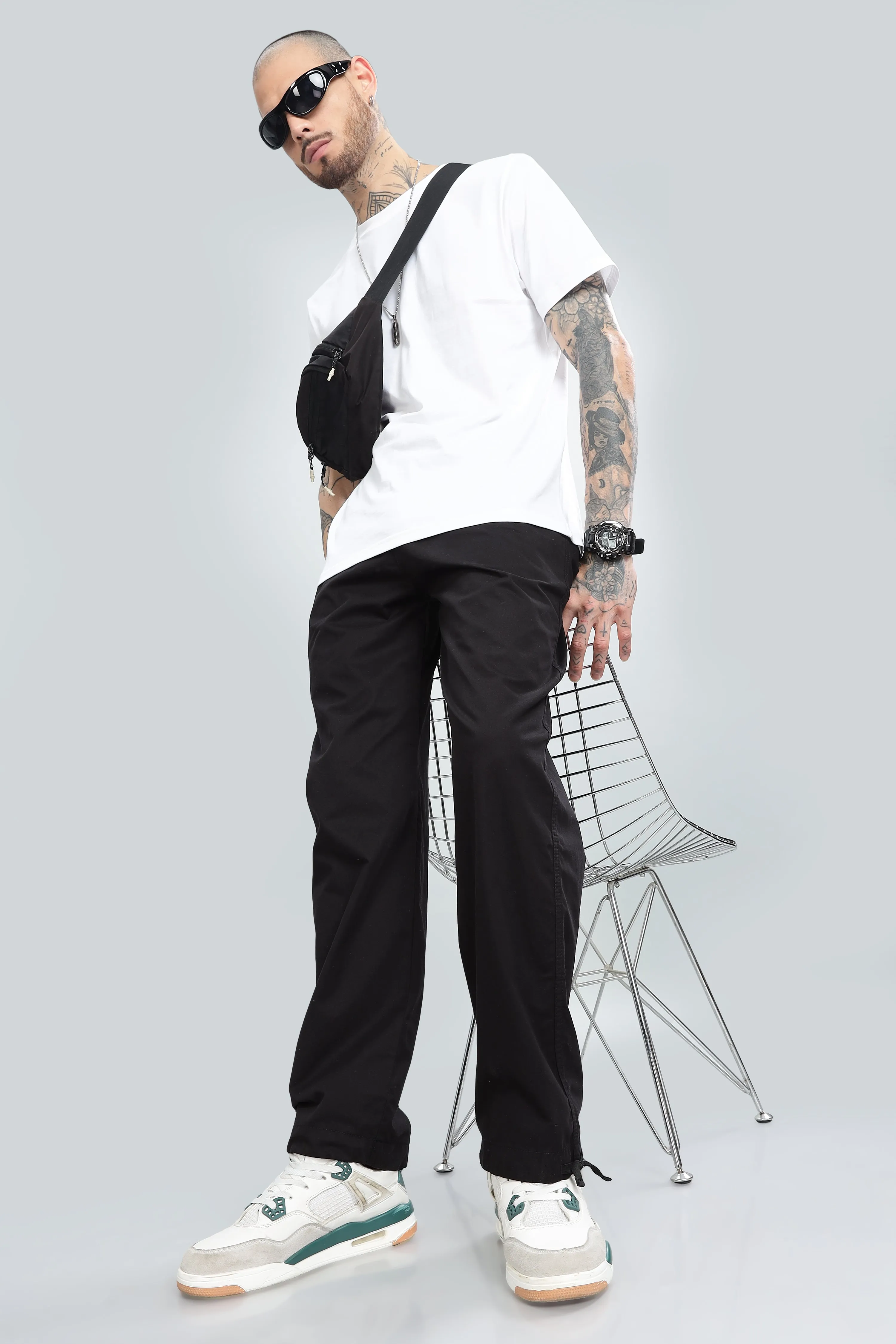 SAINTJONES BLACK STRAIGHT PANTS.